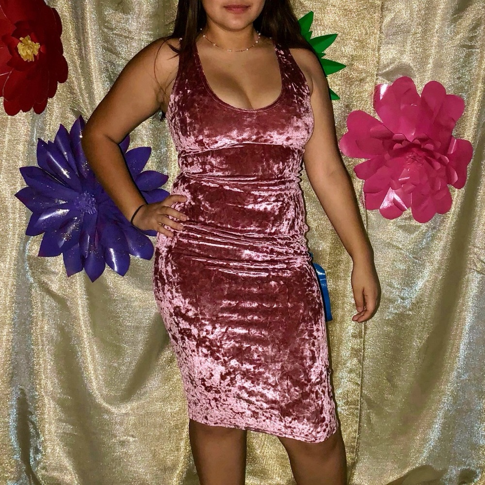 Dark pink V-neck velvet dress